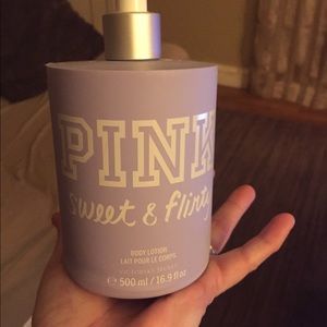 New 16.9FLoz lotion  Vs pink sweet n flirty